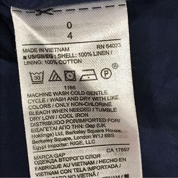 Sleeveless v-neck dress  - Picture 11 of 14